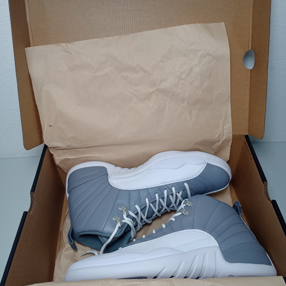 NWOT AIR JORDAN 12 RETRO/ STEALTH/WHITE-COOL GREY STEALTH/ MEN'S SIZE 10 1/2